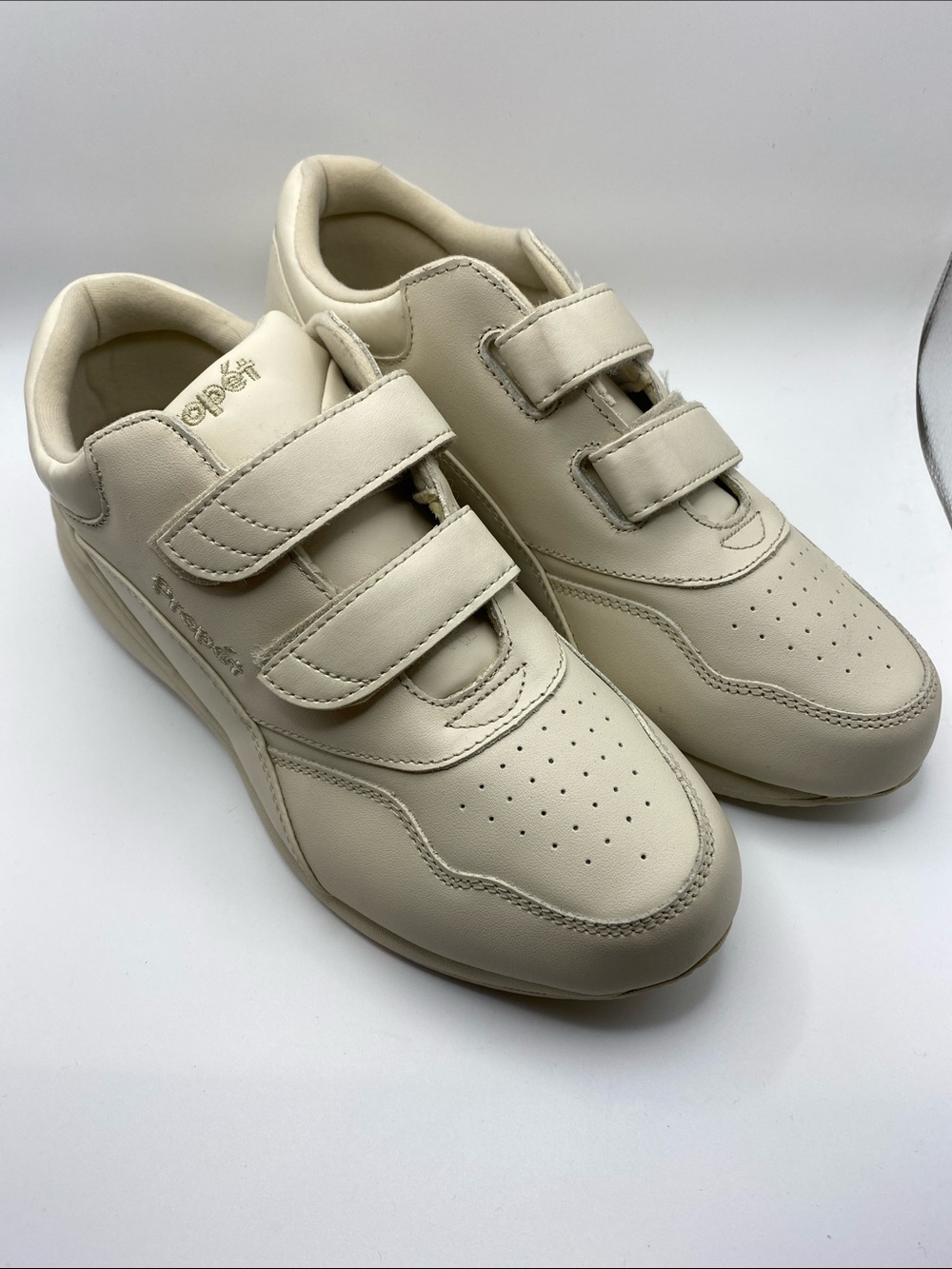 Propet Cream Velcro Women's Sneakers size 8.5
